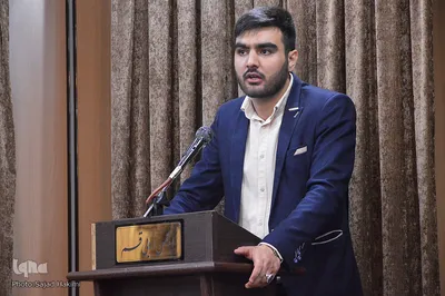 رو نمایی از کتاب شعر "جمع مفرد"
