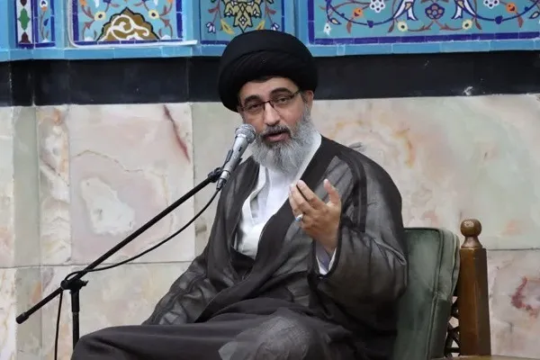 دنبال علم الهی باشید و به آن عمل کنید