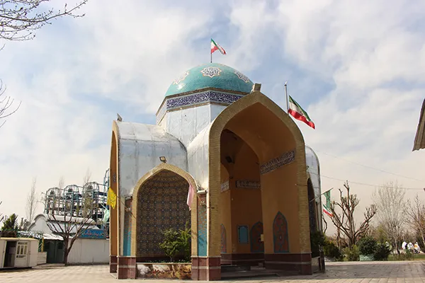 برگزاری محفل انس با قرآن در حرم شهدای گمنام بوستان بهمن