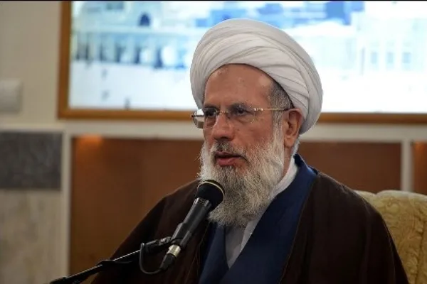 جوهر علوم با اتصال به نور خداوند الهی می‌شود / نشانه عالم حقیقی در قرآن