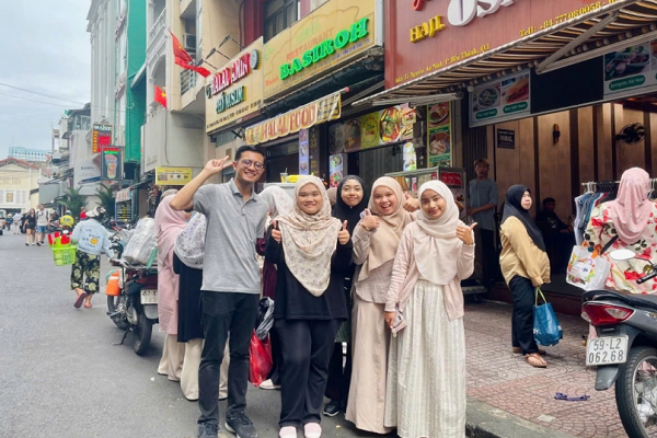 Vietnam Eyes Multi-Billion Dollar Muslim Travel Market with New Halal Push Muslim tourists in Vietnam