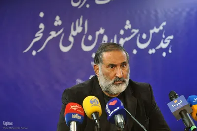 علیرضا قزوه دبیر جشنواره بین‌المللی شعر فجر