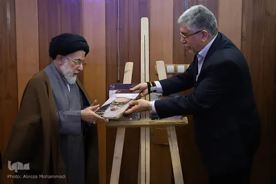 رونمایی از نشریه «رایحه» ویژه علامه کرمی در اهواز