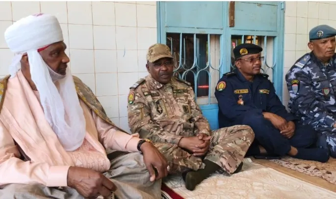 Les opérateurs économiques de la région de Zinder ont organisé, vendredi 7 août 2026, une séance de lecture du Saint Coran à la grande mosquée de Nassarawa Idi, placée sous le signe de la paix et de la sécurité au Niger. 