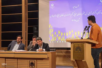 نشست صمیمانه ریاست سازمان سینمایی کشور با هنرمندان و فعالان سینمایی استان فارس