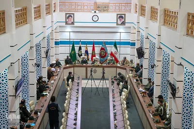 نشست صمیمانه نماینده ولی فقیه با فرماندهان ارشد نظامی و انتظامی فارس