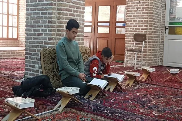 کرسی تلاوت مسجد استاد شاگرد تبریز