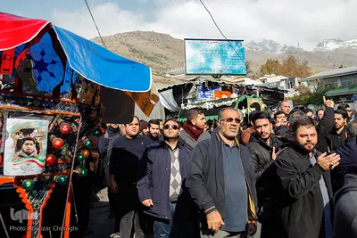 تشییع پیکر جهادگر تهرانی امیرمحمد اژدری بر روی دستان مردم 