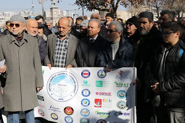 İsveç'te Kur'an-ı Kerim'in yakılması Kayseri'de protesto edildi