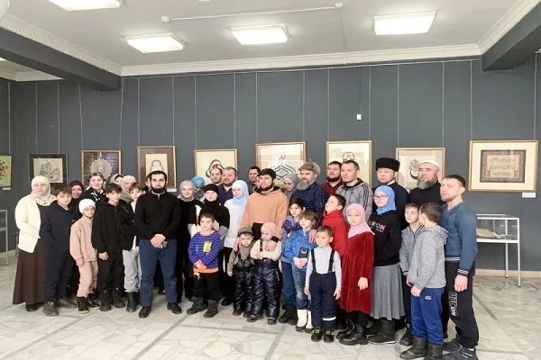 Ученики и преподаватели «Мактаба»при Саратовской Соборной мечети посетили выставку в Энгельсском краеведческом музее