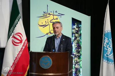 نیلی احمد آبادی، رئیس دانشگاه تهران در آیین اختتامیه دومین جشنواره زن و علم