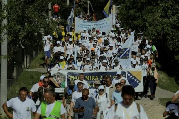 راهپیمایی بوسنیایی‌ها به یاد قربانیان سربرنیتسا