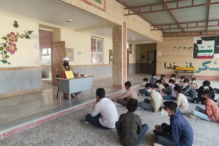 اقامه نماز عامل تقویت معنویت در جامعه اسلامی است