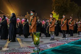 حسینیه ایران؛ شام غریبان در در حرم شاهچراغ (ع)