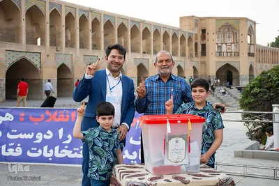 جشن انتخابات در پل خواجوی اصفهان