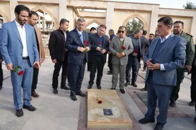 غبارروبی گلزار شهدای شهرستان پلدختر با حضور استاندار لرستان