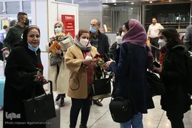 عطر دل انگیز مهدویت در میان مسافران خارج از کشور فرودگاه بین المللی امام خمینی(ره)