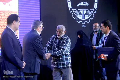 تقدیر از خانواده جهادگر شهید حجت الاسلام سید مهدی تقوی ، مدیر عامل سابق خبرگزاری بین المللی قرآن 