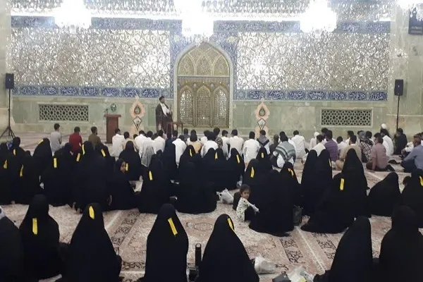 تشرف ۱۲۰ دانشجوی خارجی به حرم حضرت معصومه(س)
