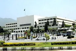 Pakistan Parliament Passes Resolution on Teaching Quran with Translation in Universities