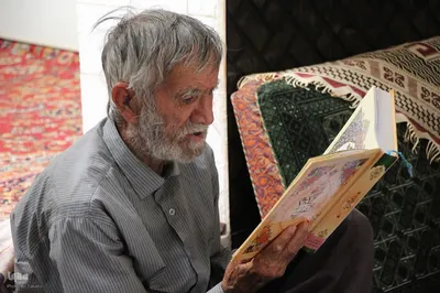 کرسی تلاوت قرآن کریم در منزل شهید محمودی به همراه رونمایی از کتاب باران نور درملایر‎