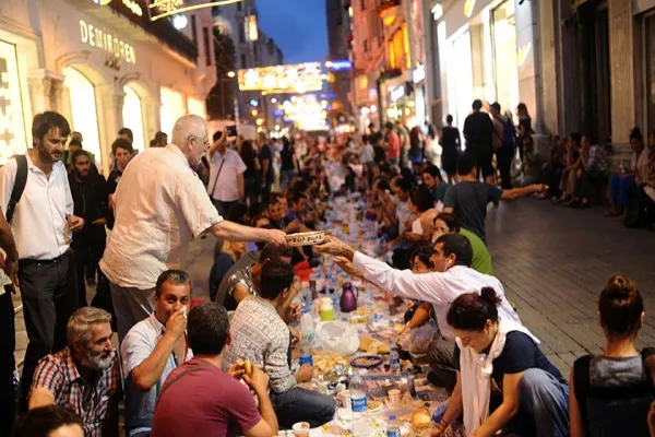 رمضان در الجزایر؛ از سرود شادباش کودکان تا پوشیدن لباس نو در عید