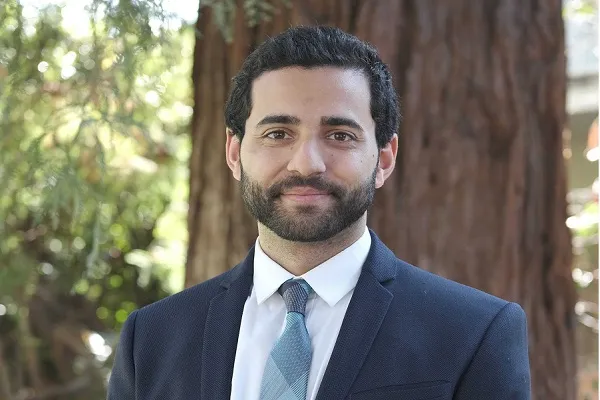 هارفارد تختار أول مسلم لرئاسة تحرير مجلتها القانونية