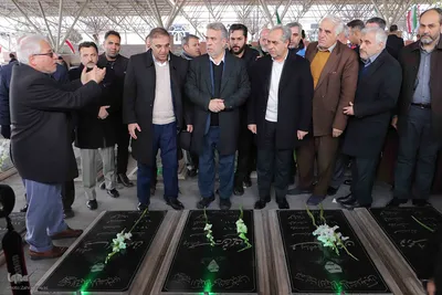 عطرافشانی و غبارروبی مزار شهدای وادی رحمت تبریز