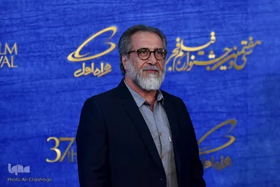 فرش قرمز عوامل فیلم «دیدن این فیلم جرم است» در هفتمین روز سی‌وهفتمین جشنواره فیلم فجر
