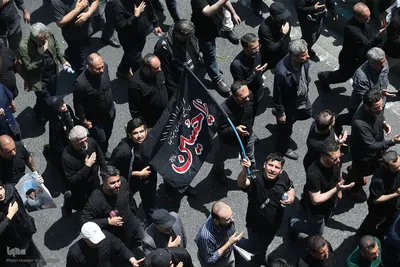 Große Anteilnahme und langer Trauerzug für Märtyrer Ayatollah Raisi und seine Gefährte
