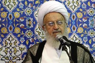 المرجع الدینی مکارم الشیرازی یدعو علماء الإسلام إلی متابعة کارثة منی