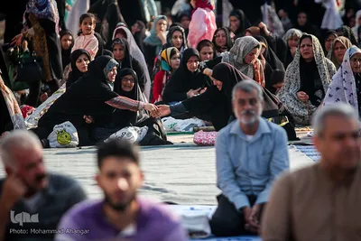 اقامه نماز عید فطر در محله منبع آب اهواز 