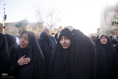 تجمع خودجوش مردم عزادار تهران در میدان انقلاب
