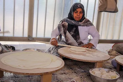 پخت نان سنتی صلواتی در حرم شاهچراغ(ع)‎‎