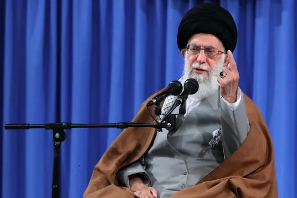 ¿Qué piensa el imam Jameneí sobre la fabricación y almacenamiento de armas atómicas?