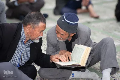 کرسی تلاوت قرآن یادبود سردار شهید زاهدی در اصفهان