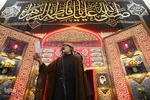 آغاز سوگواری دهه اول فاطمیه در حرم شاهچراغ(ع)