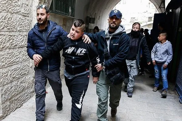 İsrail güçleri Kudüs'te Filistinli aileyi zorla evinden çıkardı