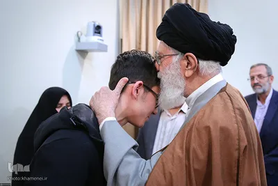 دیدار شطرنج‌باز نوجوان آرین غلامی با رهبر معظم انقلاب
