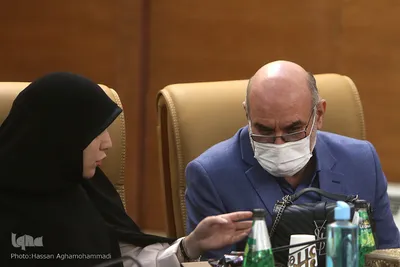 نشست تخصصی و گفتگو پیرامون کتاب"تنها گریه کن" روایت زندگی اشرف سادات منتظری، مادر شهید محمد معماریان