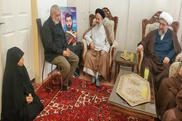 دیدار امام جمعه تبریز با خانواده شهیدان« شادی» و «جان‌نثار»