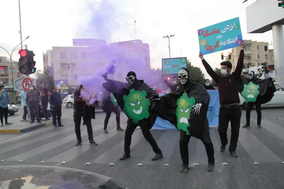 ماسک سلامت بر چهره عالی قاپو