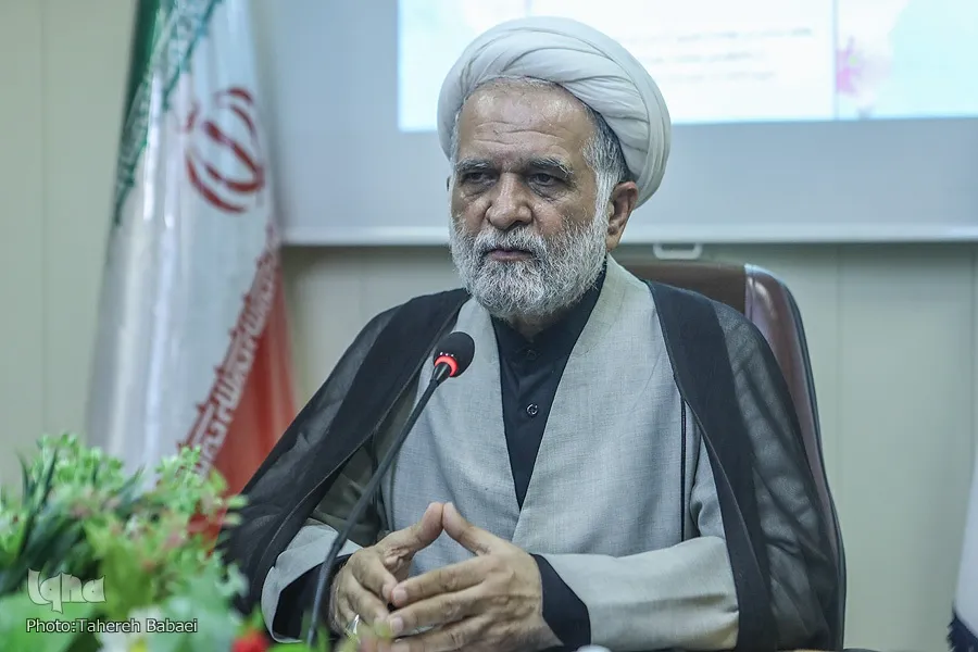 اخلاق در امرِ آمر و نهیِ ناهی حاکم باشد