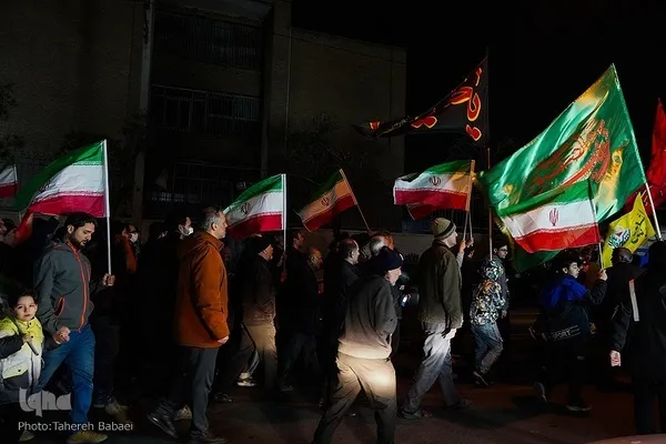 Таҷаммуъи шабонаи мардум дар суги раҳбари шаҳид