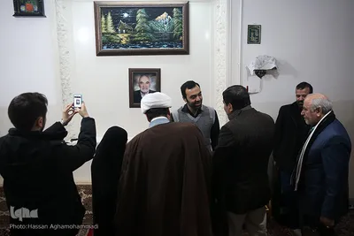 حضور جمعی از جامعه قرآنی در منزل مرحوم استاد عباس رنجبر، پیشکسوت قرآنی