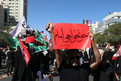  تشییع پیکر مطهر رهبر شهید در مشهد مقدس