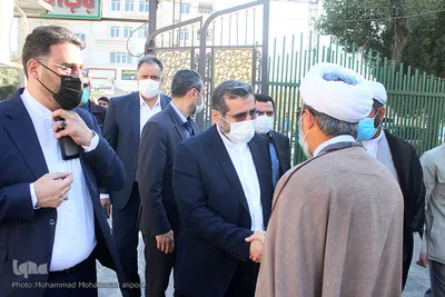 حضور وزیر ارشاد در حرم علی‌بن مهزیار اهوازی
