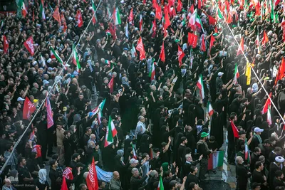 اقامه نماز بر پیکر مطهر رهبر شهید و خانواده ایشان به امامت آیت‌الله العظمی سبحانی 