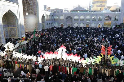 آئین تعویض پرچم گنبد مطهر رضوی در آستانه ماه محرم