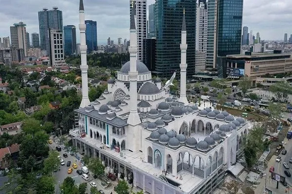 أردوغان يفتتح مسجد 